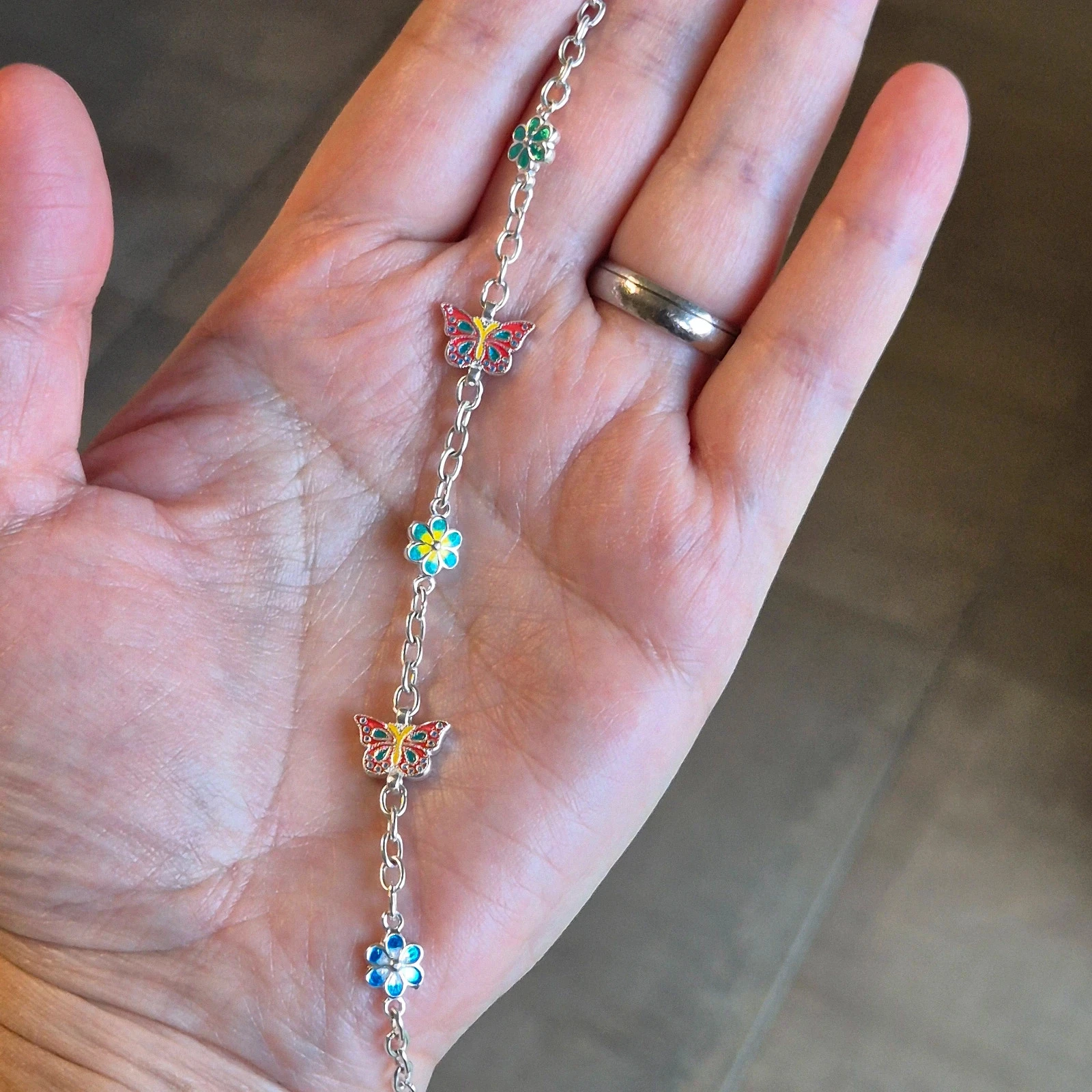 Pulseira de borboleta com flor esmaltada prateada S990 certificada – photo 7